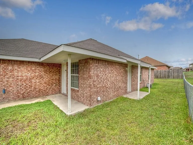 2801B Lucille Dr — Photo 2