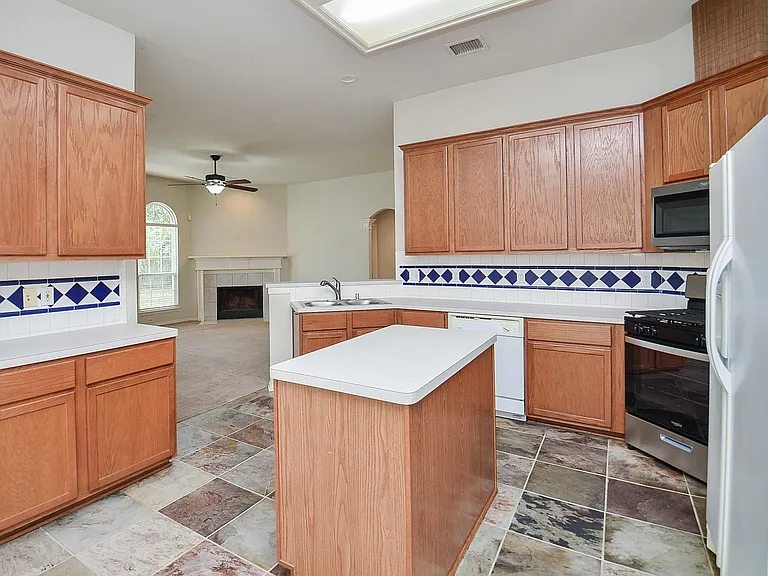 5819 Mitre Peak Ln — Photo 7