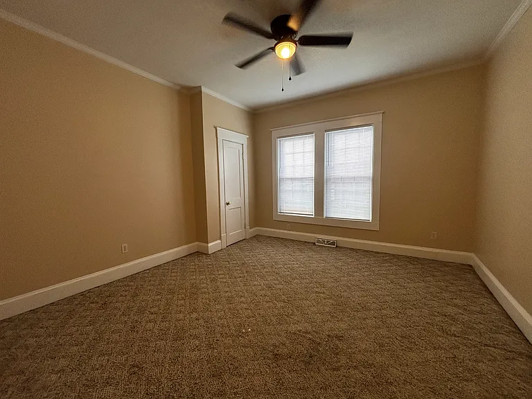 304 W Henderson St — Photo 4