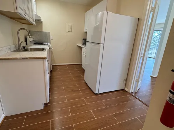 11925 Parklawn Dr APT 202, Rockville, MD 20852