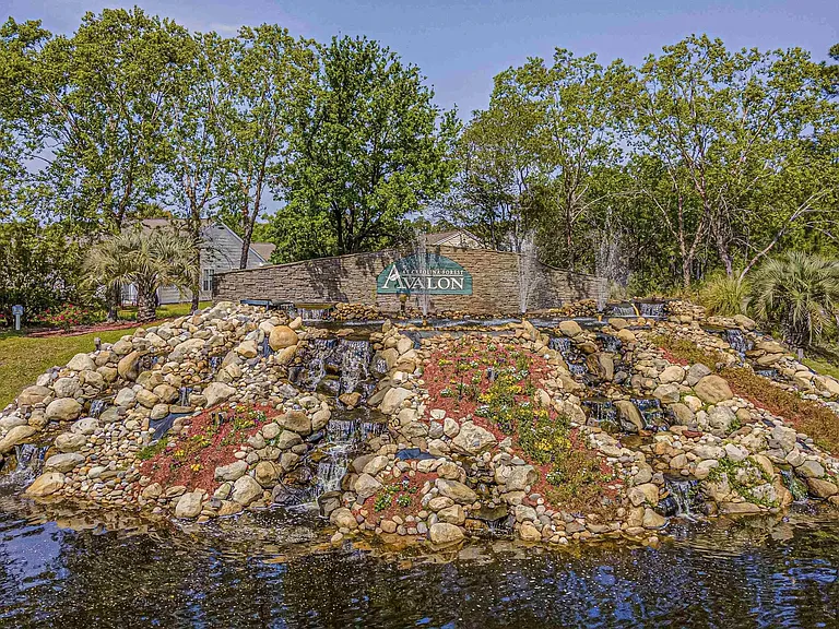 869 Silvercrest Dr — Photo 2