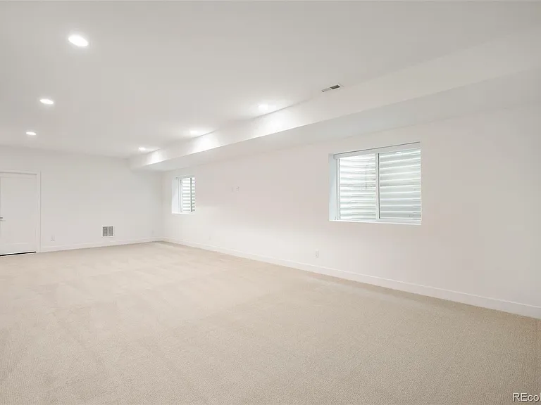 290 Monroe St — Photo 14