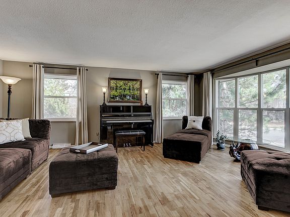 Spacious living room