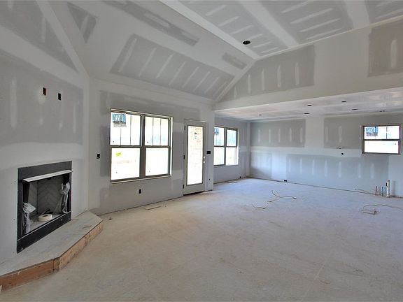3rd image of 37 Lowline Dr #37
