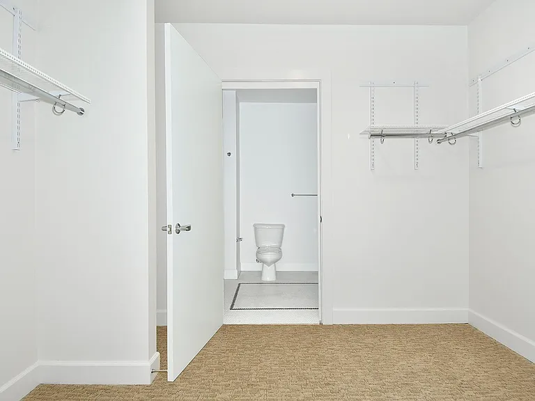 21 Astor — Photo 24