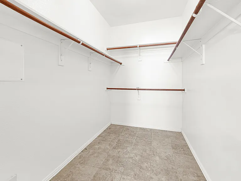 4450 Sharpsburg Dr — Photo 11