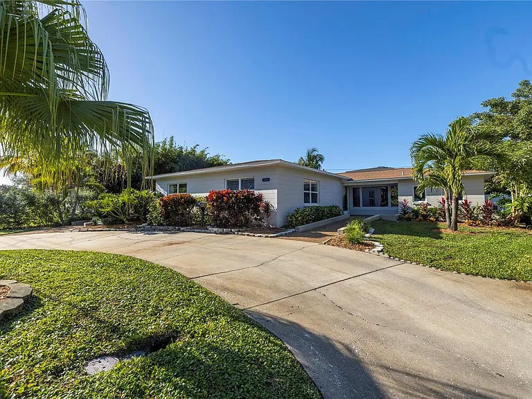 610 Cordova Blvd NE — Photo 36