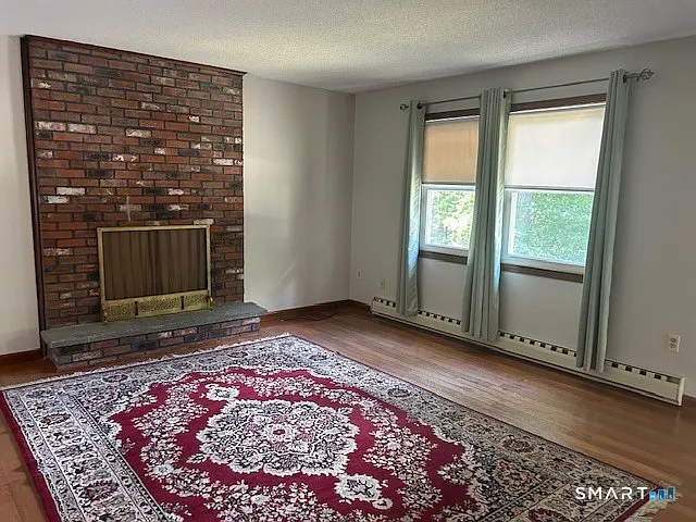 93 Laurelwood Dr — Photo 3