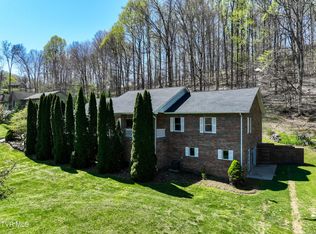 1320 Suntree Rd, Unicoi, TN 37692
