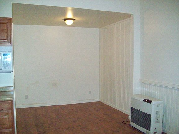 3rd image of 165 S 11th St