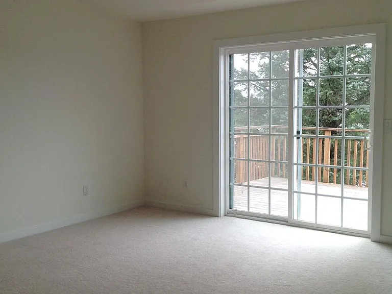 1240 Queen St — Photo 20