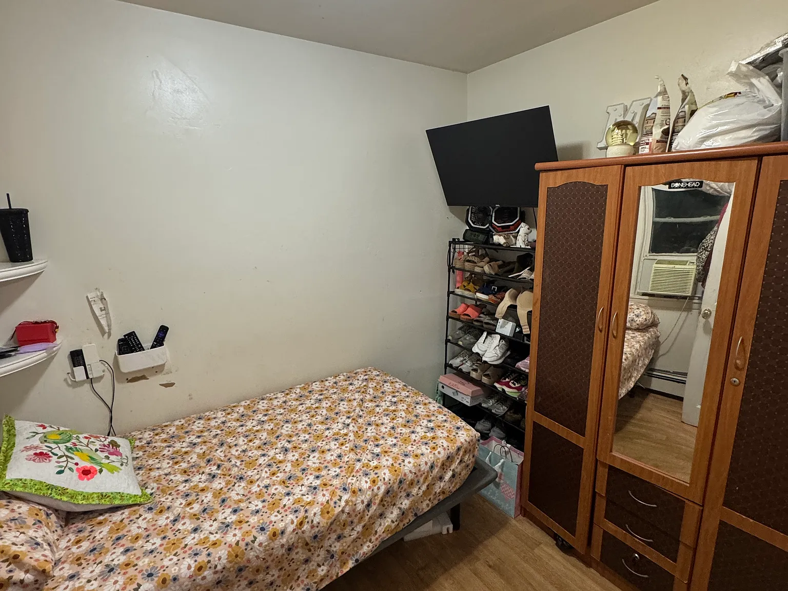 3 bed, 750 sqft, $2,700 — Photo 2