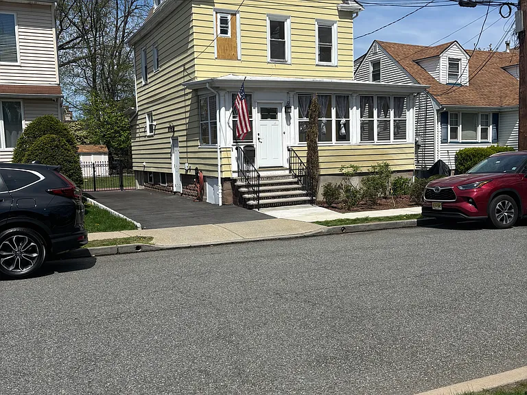 295 Pine St — Photo 2