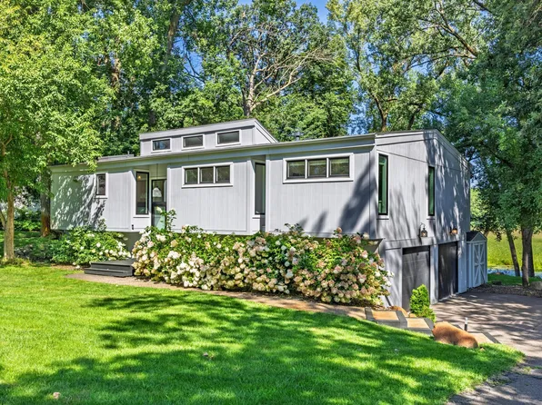 2131 Sheridan Hills Rd, Wayzata, MN 55391