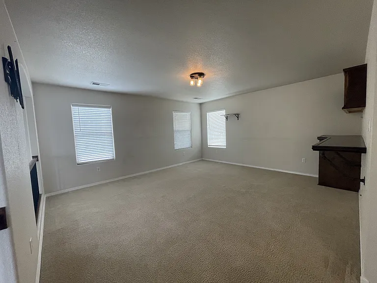 2401 Falesco Rd SE — Photo 19