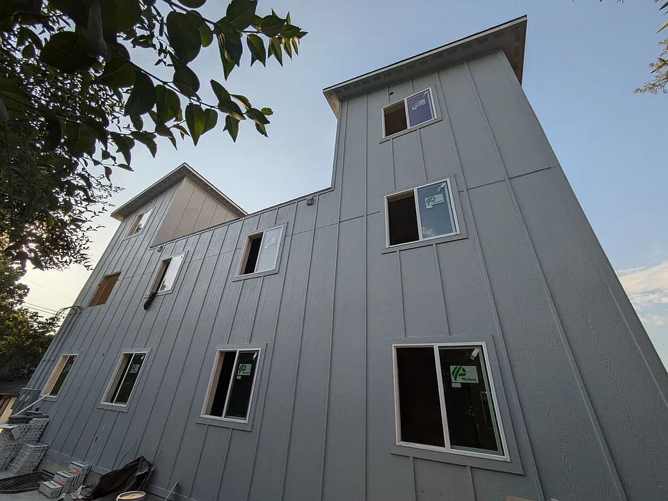 541 W Taylor Ave