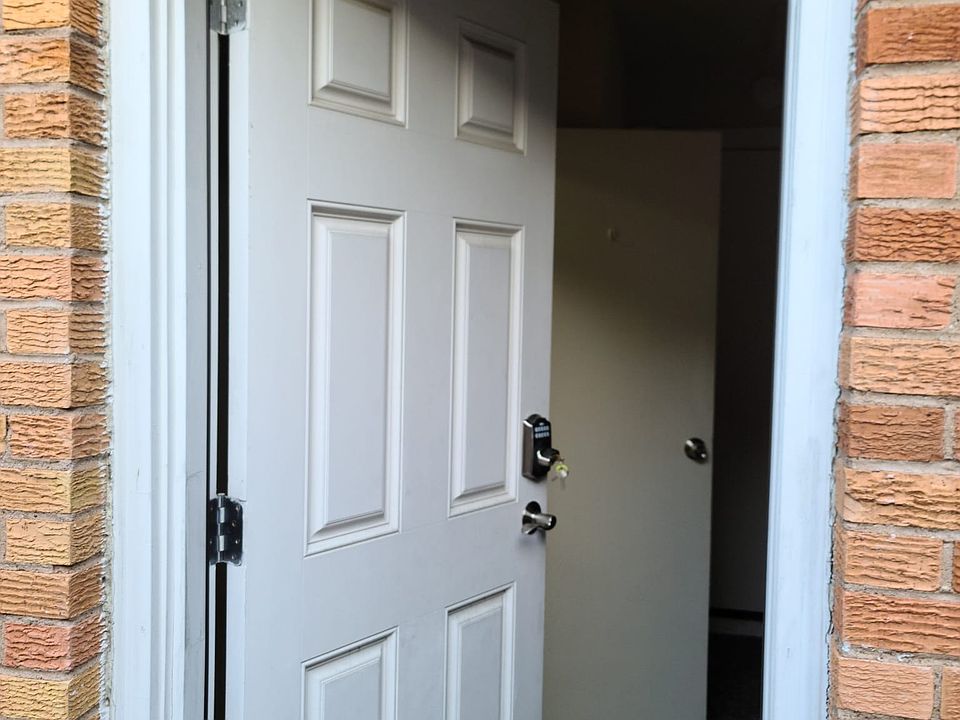 1st image of 2539 Hillsboro Ave #1