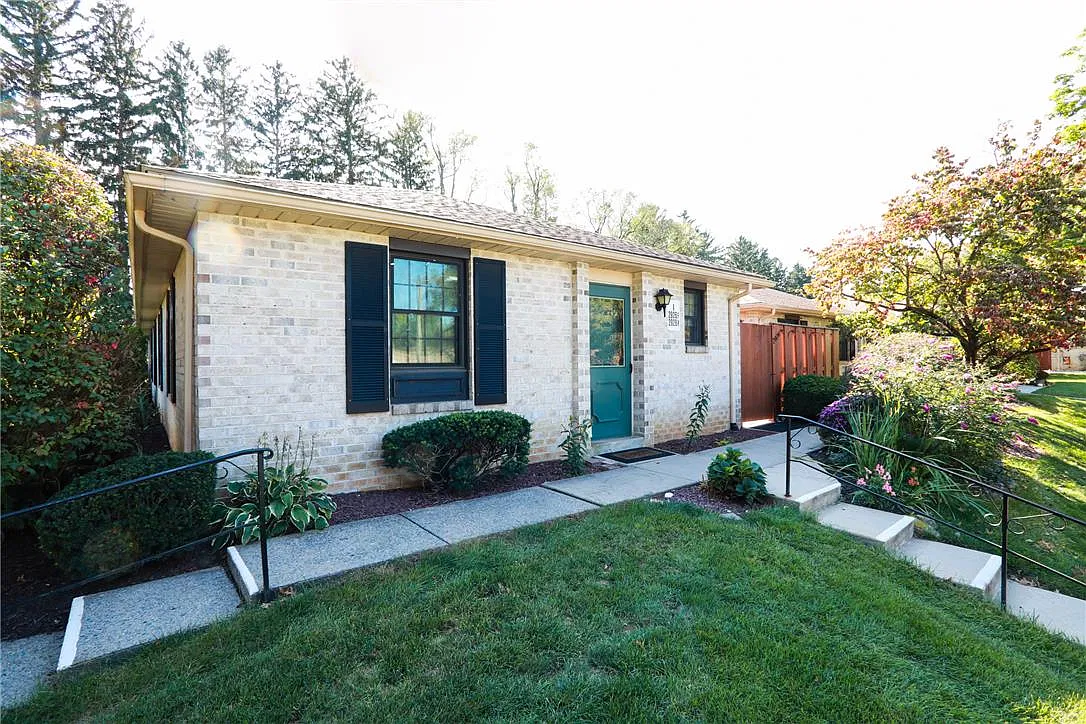 3 bed, 2.0 bath, 1423 sqft, $2,250 — Photo 1