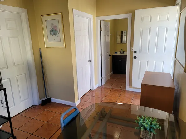 12877 1/2 Glenoaks Blvd Room A, Sylmar, CA 91342