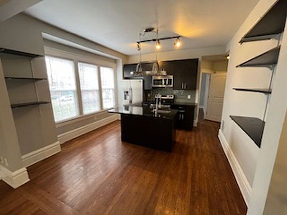 3rd image of 1698-1700 Oak St