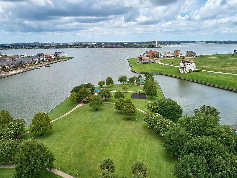 314 Shore Breeze Ln — Photo 45