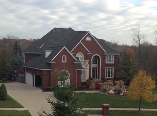 1096 Canyon Creek Dr, Rochester Hills, MI 48306