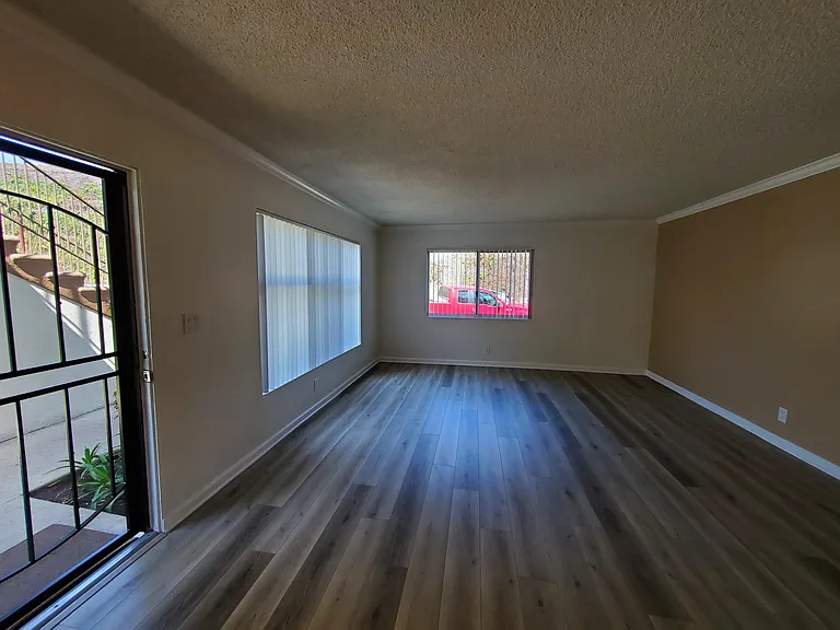 Tustin Garden Apartments — Photo 15