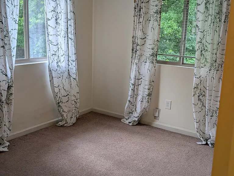 1101 Wade Ave #C — Photo 4