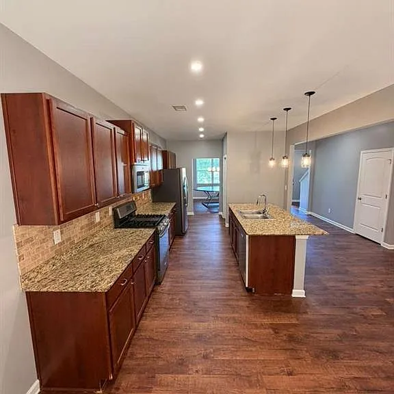 407 Aviary Ln — Photo 2