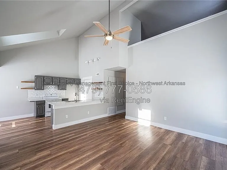 2407 W Ash St — Photo 4