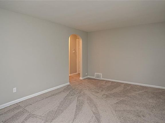 3rd image of 5610 S Blvd Maple Heights Oh #44137