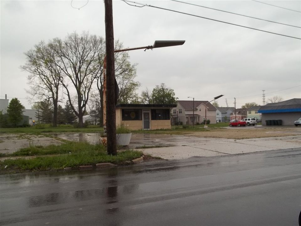 1st image of 220 E Willard St