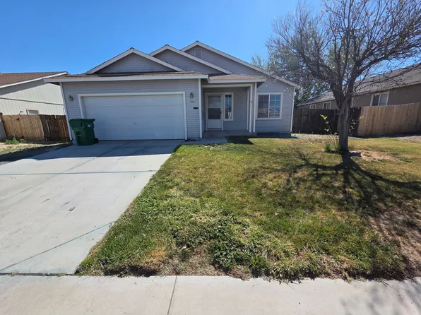716 Fall St, Fernley, NV 89408