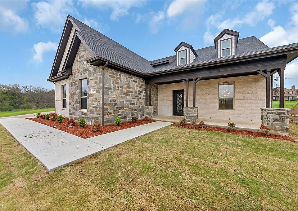 1st image of 301 Green Meadow Dr