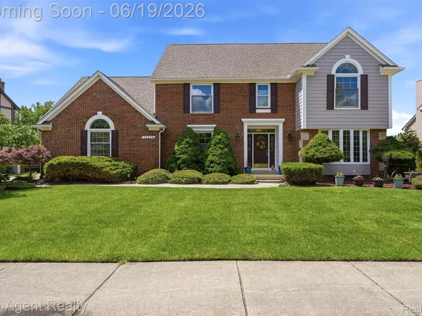 52825 Seven Oaks Dr, Shelby Township, MI 48316