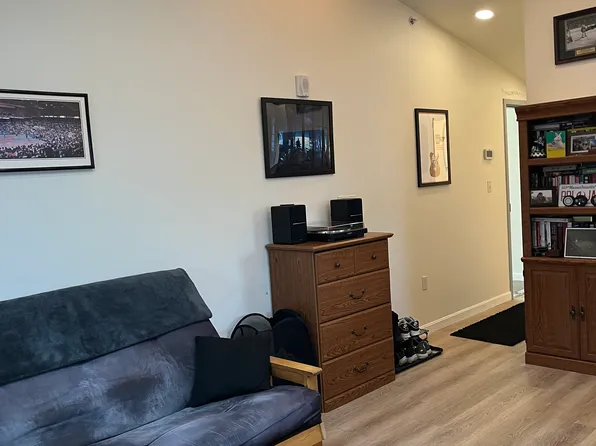 15 Pearl St APT 4S, Gloucester, MA 01930