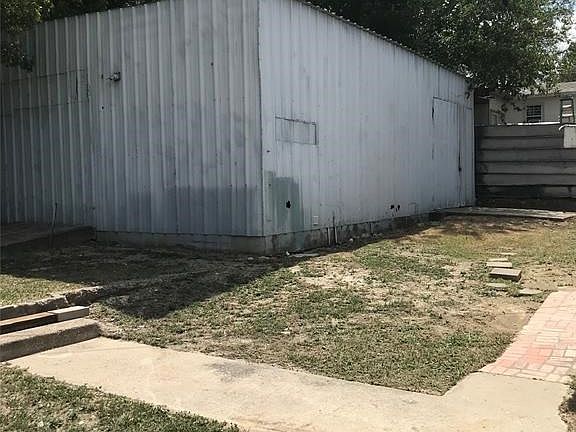 3rd image of 2820 NW 21st St