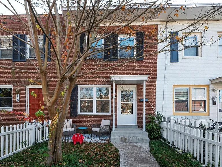 132 Dale St — Photo 1