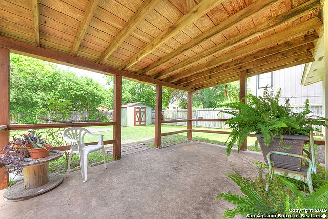 1st image of 2806 Bear Springs Dr