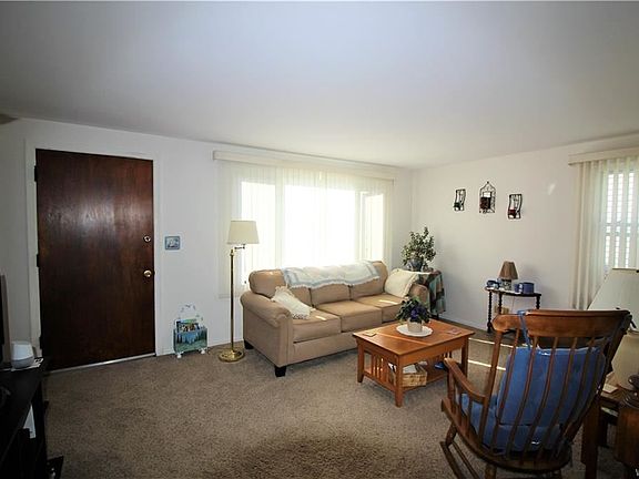 5th image of 477 Cornwall Ave