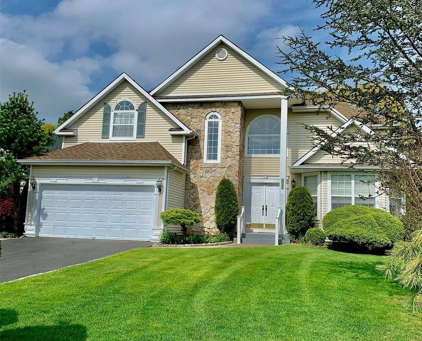 27 Summerfield Drive, Holtsville, NY 11742 Zillow