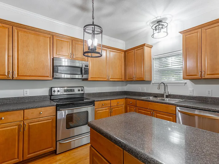 2105 Regency Ct — Photo 8