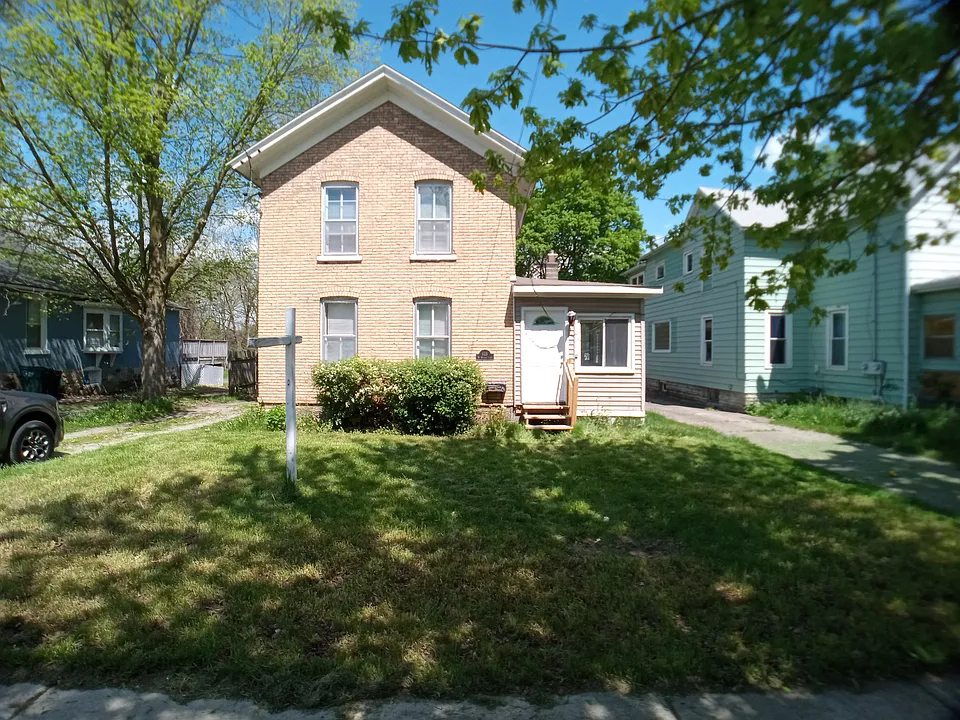 128 W Willow St #2