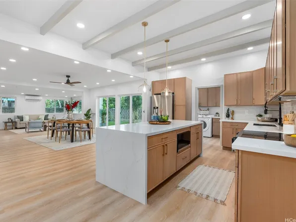 584 Kipuka Pl, Kailua, HI 96734