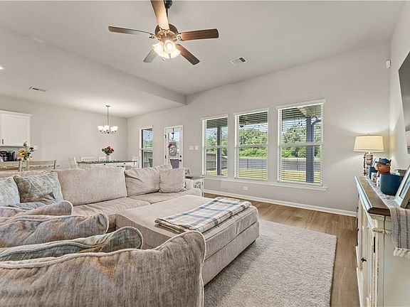 5th image of 42333 Jasper Ln