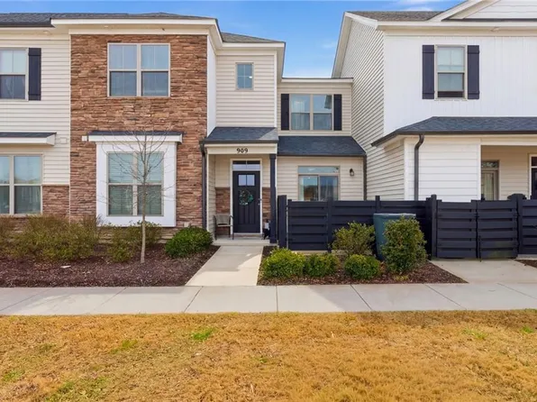 909 Kathy Ann Way, Carrollton, VA 23314