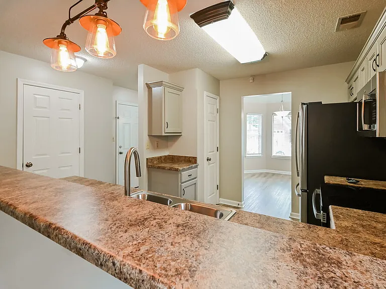 8262 Regal Bend Dr — Photo 6