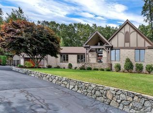 35 Timberland Dr, Lincoln, RI 02865