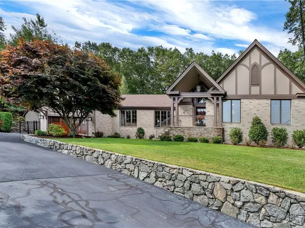 35 Timberland Dr, Lincoln, RI 02865