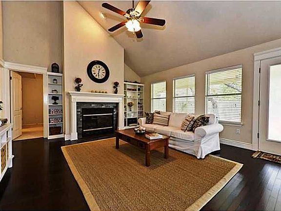 5th image of 2207 London Ln
